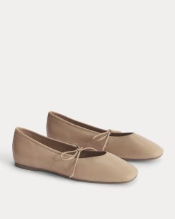 Alternative view of Leather Keyhole Flat | Blush Tan