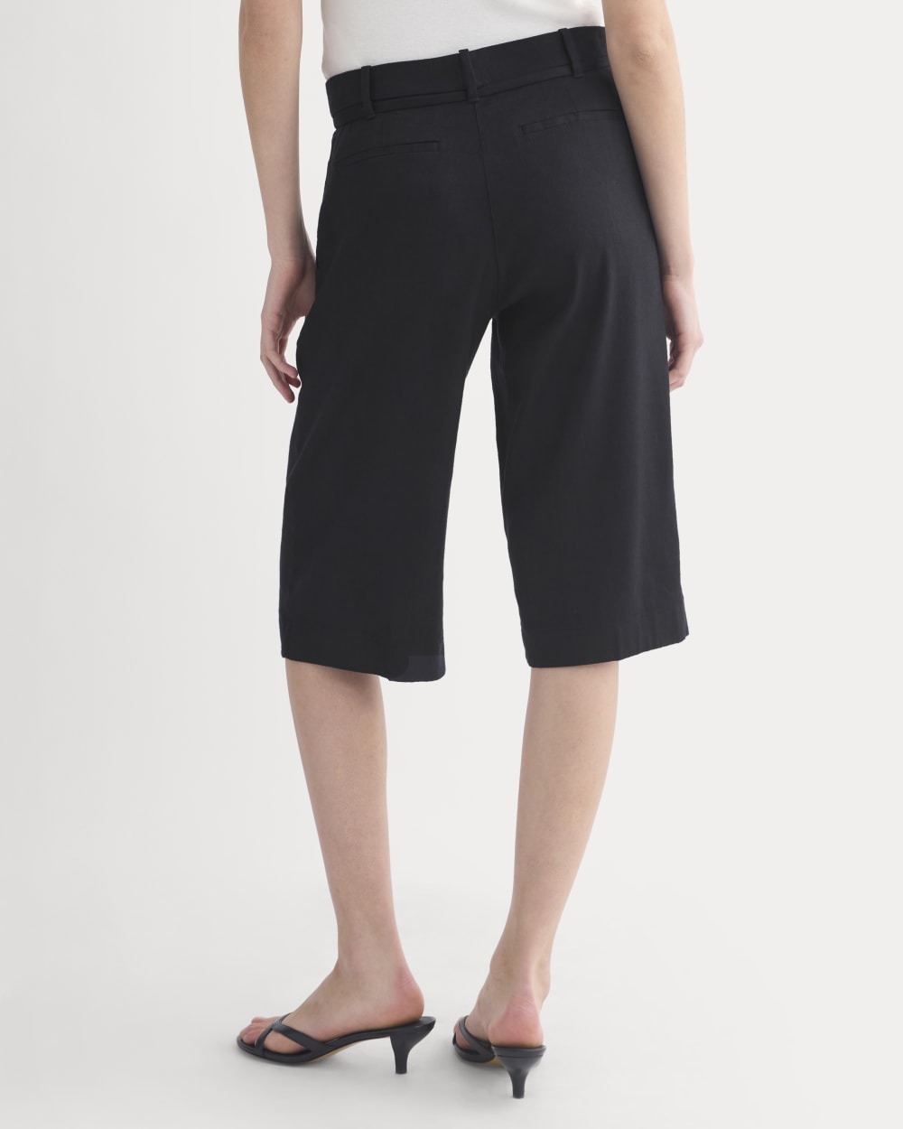 Long Tailored Short in Stretch Linen | Black - Image 6
