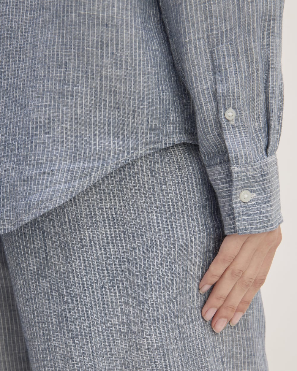 The Must-Have Shirt in Linen | White / Blue - Image 5