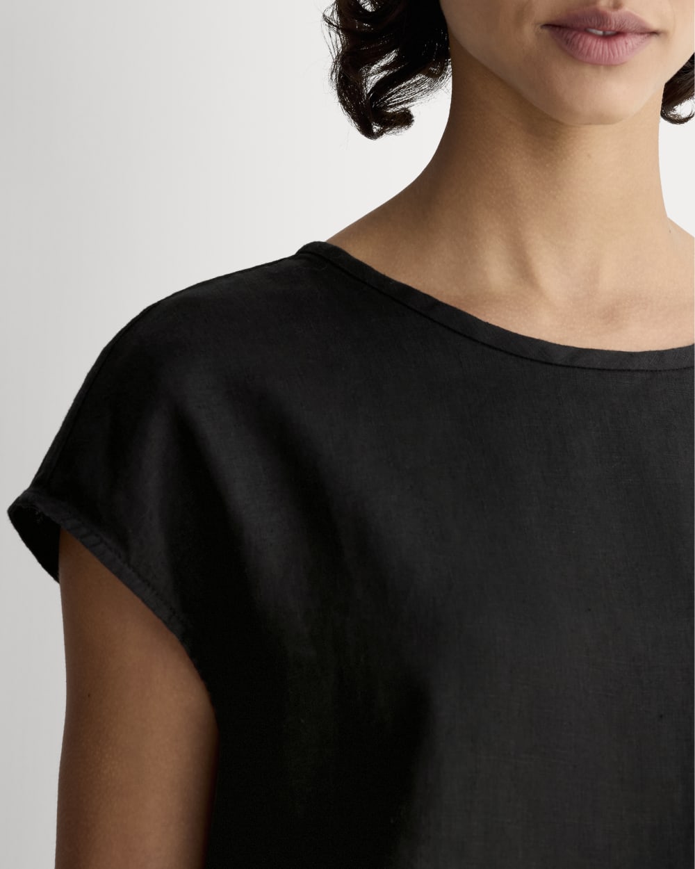 The Muscle Top in Linen | Black - Image 4