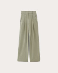 Alternative view of The Draper Pleated Pant in Buttersmooth | Seagrass | 30 Inseam