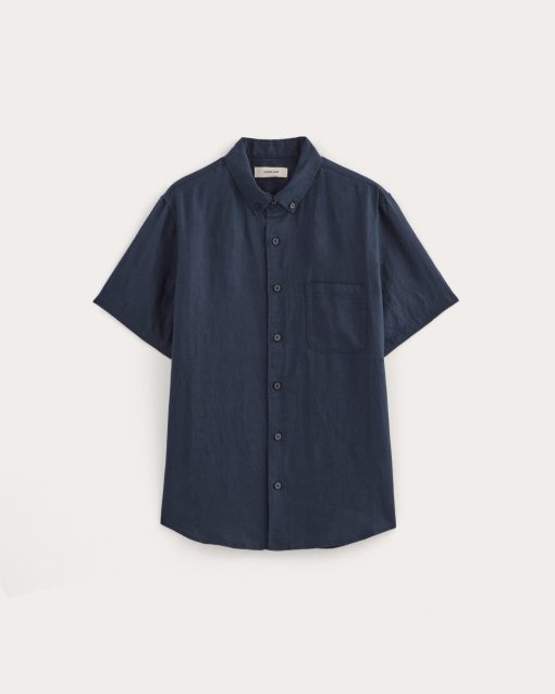 Alternative view of The Classic Short-Sleeve Shirt in Linen | Navy